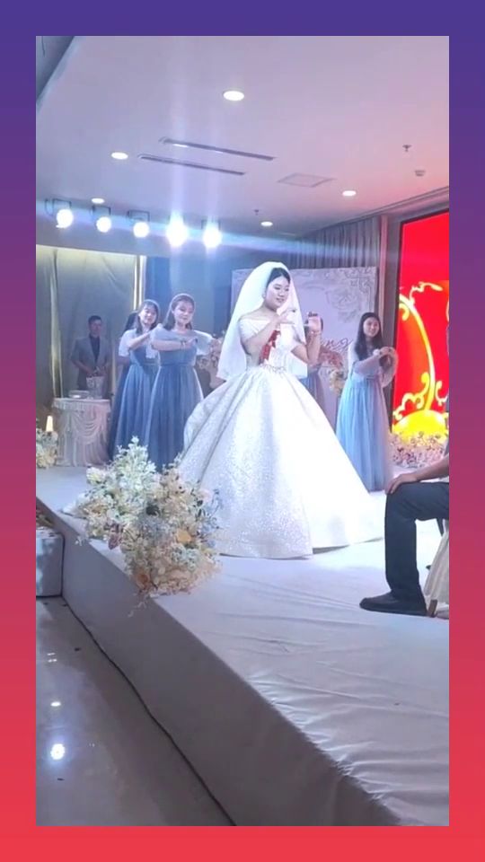 從沒跳過舞的新娘,今天在婚禮現(xiàn)場,為了感謝父母給他們跳了一支舞