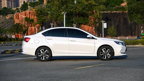 全系獨(dú)懸四輪碟剎，東南A5翼舞產(chǎn)品力解析，舞動(dòng)同級(jí)新標(biāo)桿？